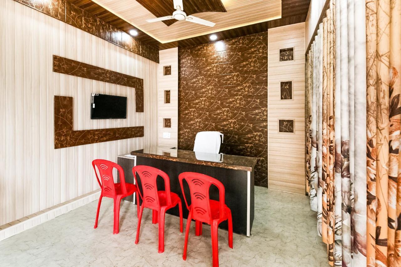 Oyo 69647 Yash Lodge Jabalpur Dış mekan fotoğraf