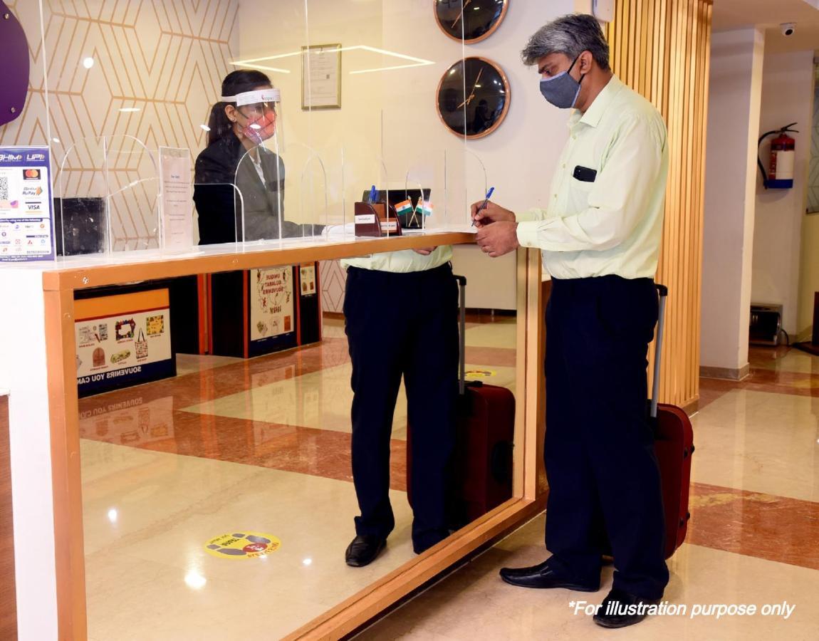 Oyo 69647 Yash Lodge Jabalpur Dış mekan fotoğraf